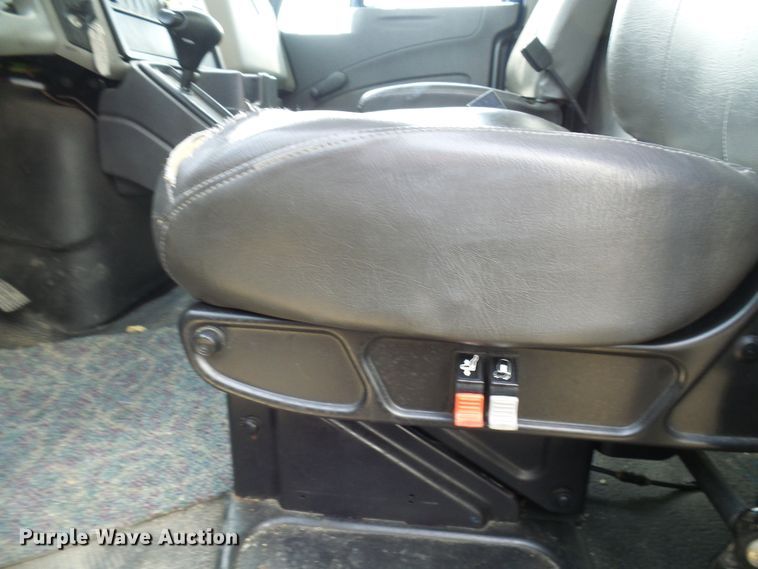 image for item DG1981 2013 International WorkStar 7300  box truck