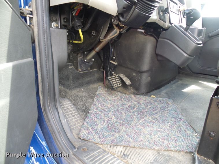 image for item DG1981 2013 International WorkStar 7300  box truck