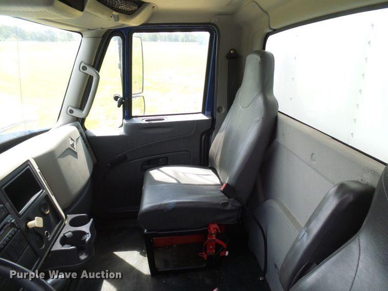 image for item DG1981 2013 International WorkStar 7300  box truck