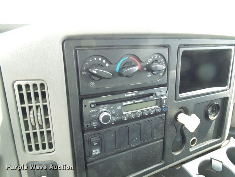 image for item DG1981 2013 International WorkStar 7300  box truck