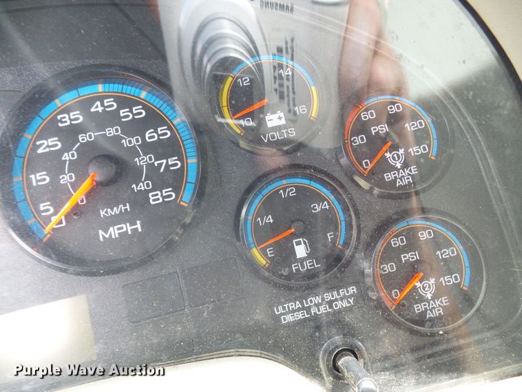 image for item DG1981 2013 International WorkStar 7300  box truck