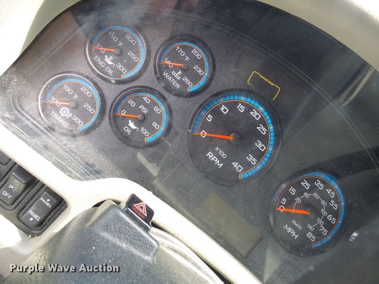 image for item DG1981 2013 International WorkStar 7300  box truck