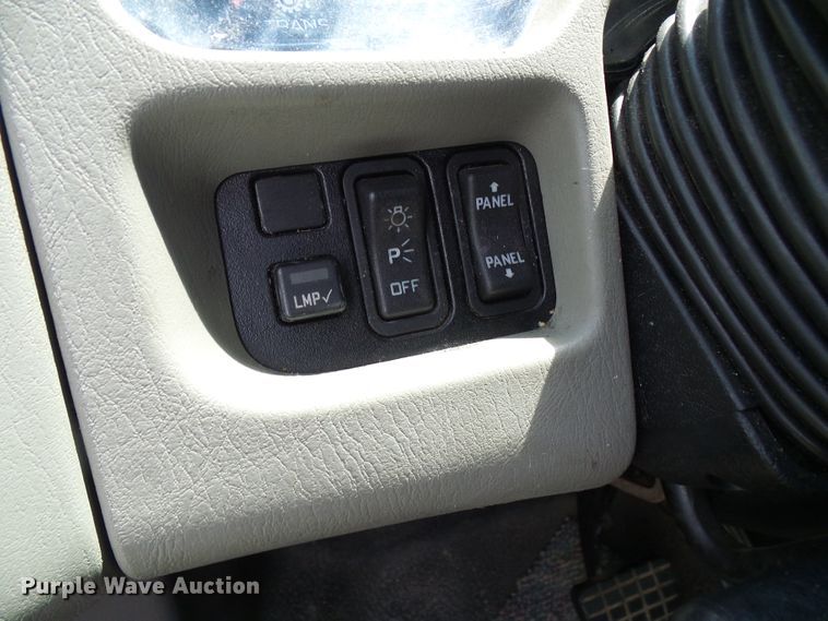 image for item DG1981 2013 International WorkStar 7300  box truck