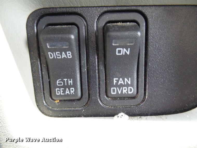 image for item DG1981 2013 International WorkStar 7300  box truck