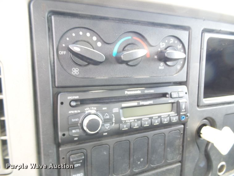 image for item DG1981 2013 International WorkStar 7300  box truck