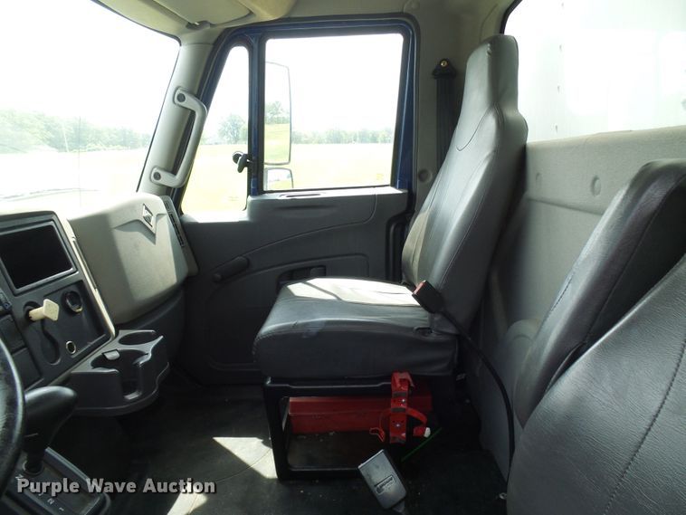 image for item DG1981 2013 International WorkStar 7300  box truck