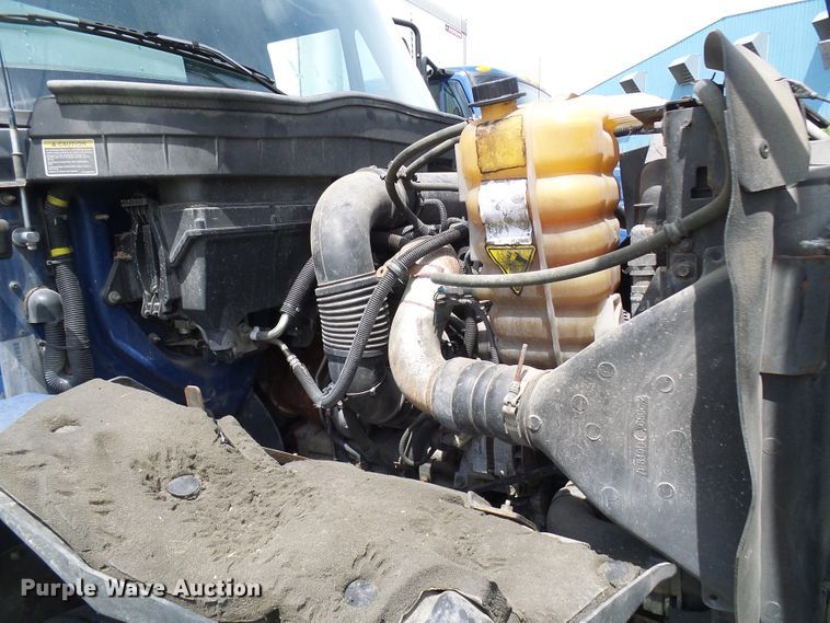 image for item DG1981 2013 International WorkStar 7300  box truck