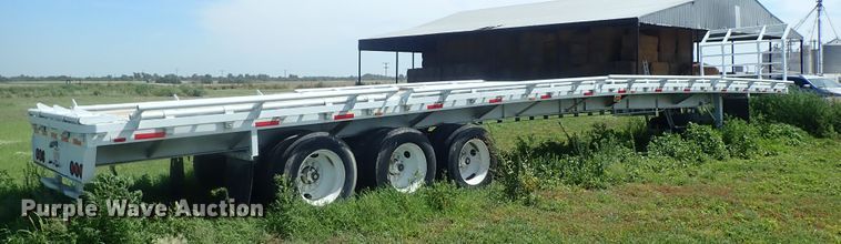 image for item DG2397 1974 Wilson GH-400 flatbed hay trailer