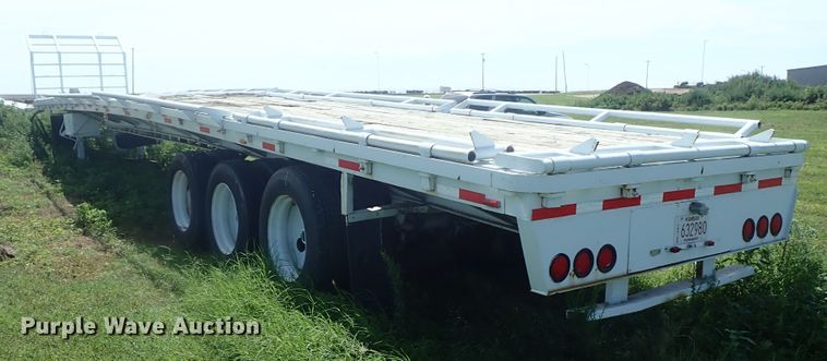 image for item DG2397 1974 Wilson GH-400 flatbed hay trailer