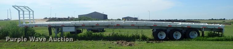 image for item DG2397 1974 Wilson GH-400 flatbed hay trailer