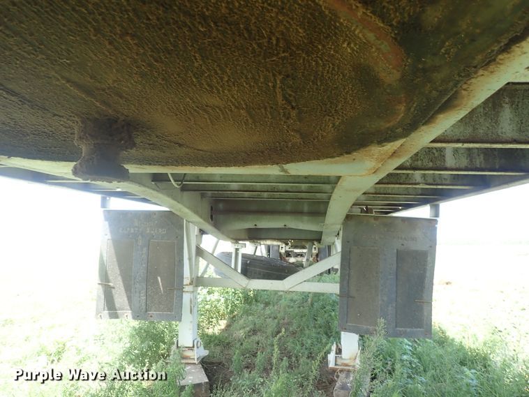 image for item DG2397 1974 Wilson GH-400 flatbed hay trailer