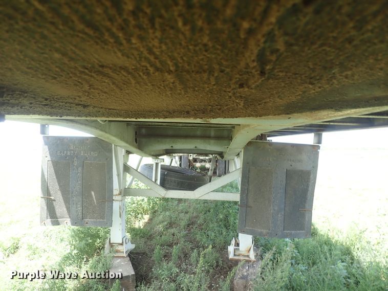 image for item DG2397 1974 Wilson GH-400 flatbed hay trailer