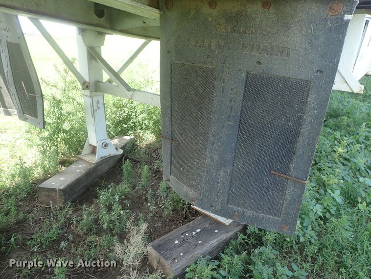 image for item DG2397 1974 Wilson GH-400 flatbed hay trailer