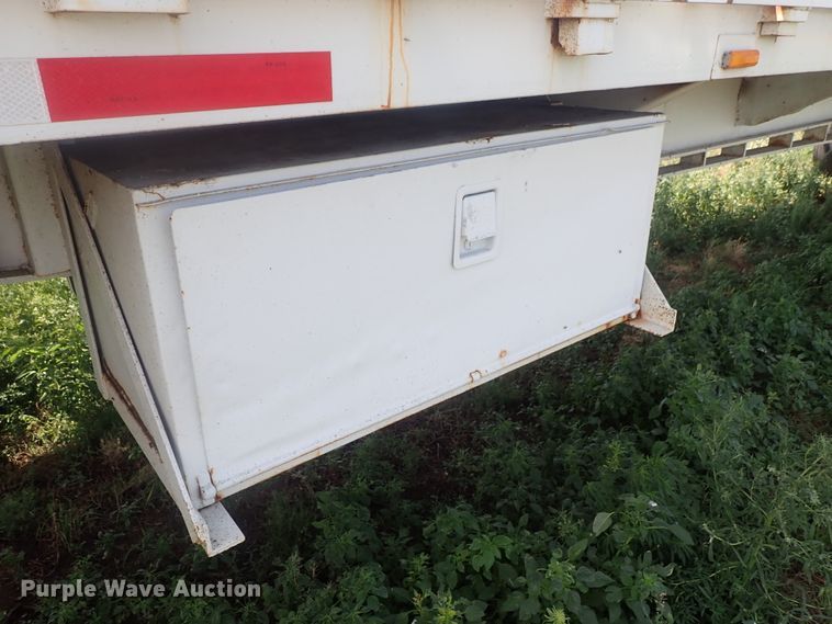 image for item DG2397 1974 Wilson GH-400 flatbed hay trailer