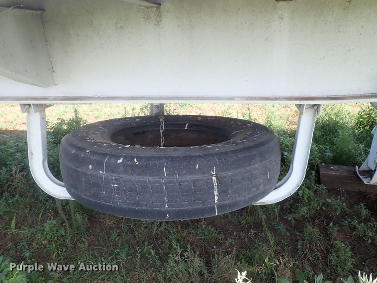 image for item DG2397 1974 Wilson GH-400 flatbed hay trailer