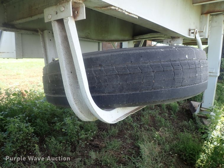 image for item DG2397 1974 Wilson GH-400 flatbed hay trailer