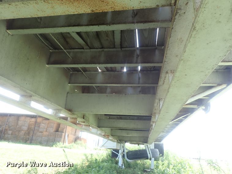 image for item DG2397 1974 Wilson GH-400 flatbed hay trailer