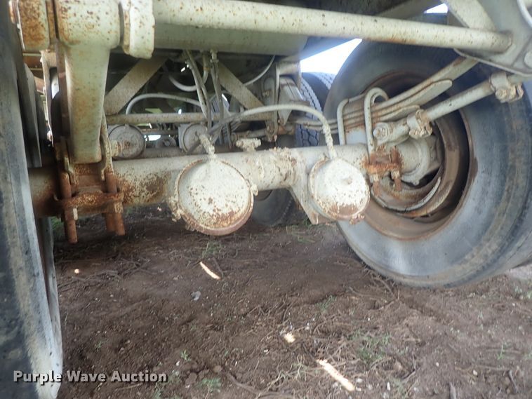 image for item DG2397 1974 Wilson GH-400 flatbed hay trailer