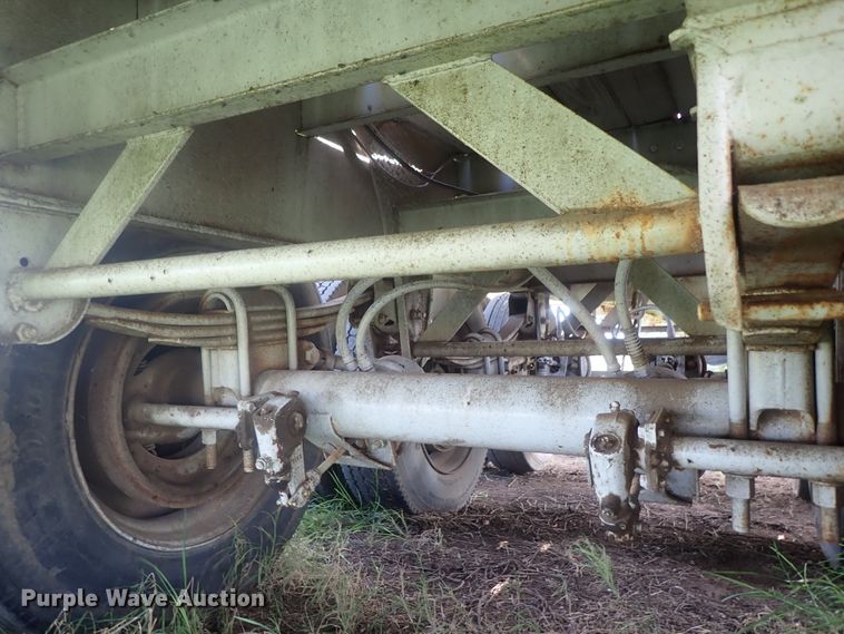 image for item DG2397 1974 Wilson GH-400 flatbed hay trailer