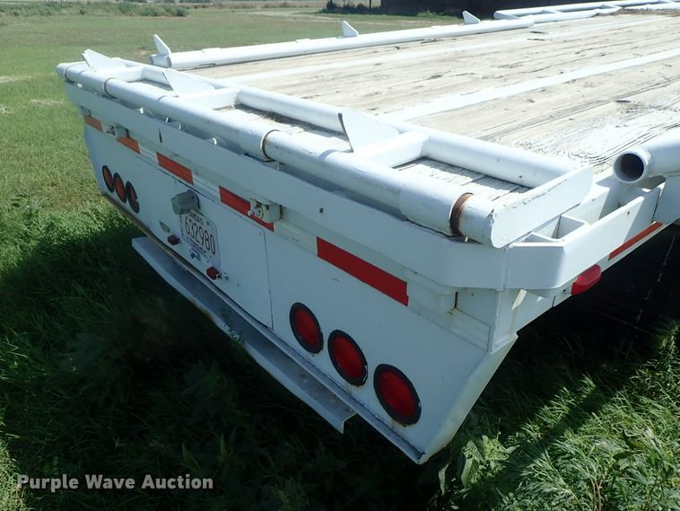 image for item DG2397 1974 Wilson GH-400 flatbed hay trailer