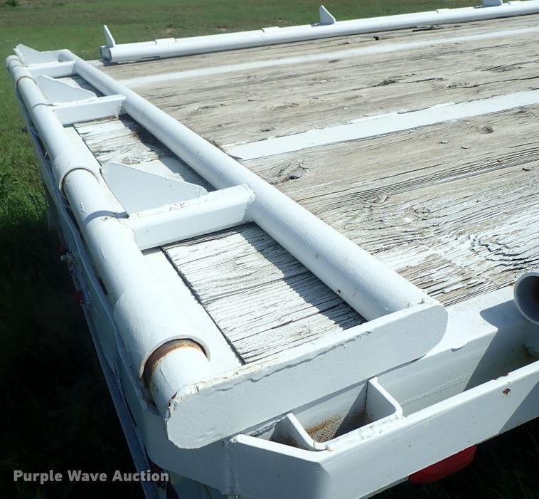 image for item DG2397 1974 Wilson GH-400 flatbed hay trailer