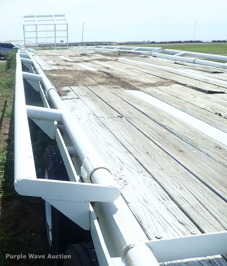 image for item DG2397 1974 Wilson GH-400 flatbed hay trailer