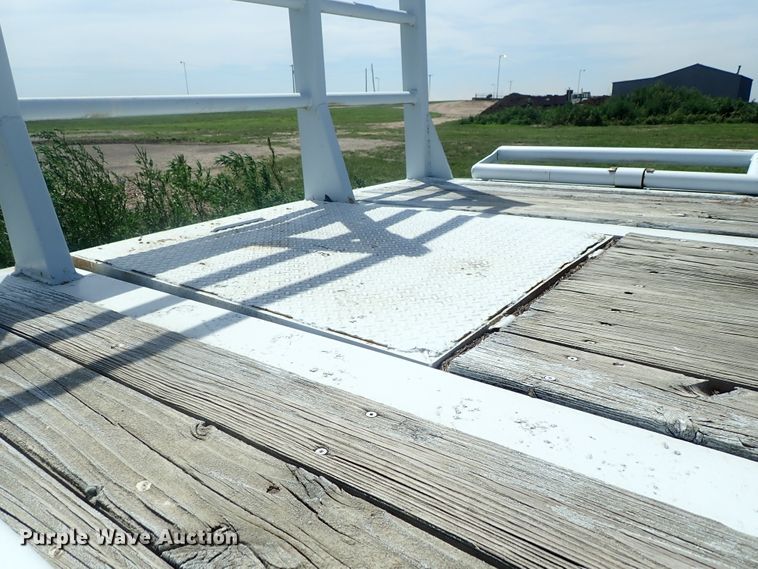 image for item DG2397 1974 Wilson GH-400 flatbed hay trailer