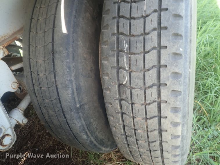 image for item DG2397 1974 Wilson GH-400 flatbed hay trailer