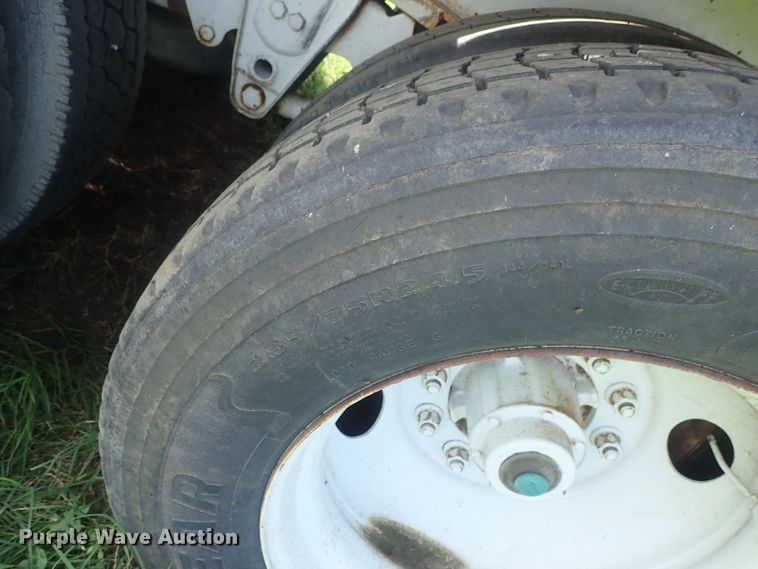 image for item DG2397 1974 Wilson GH-400 flatbed hay trailer