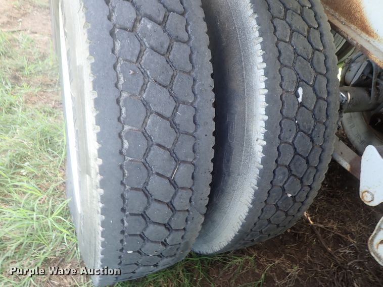 image for item DG2397 1974 Wilson GH-400 flatbed hay trailer