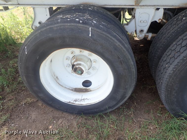image for item DG2397 1974 Wilson GH-400 flatbed hay trailer