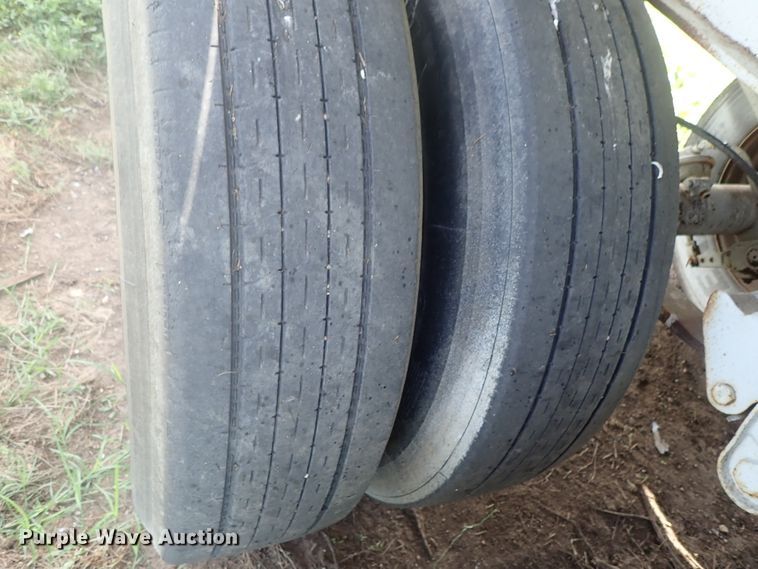 image for item DG2397 1974 Wilson GH-400 flatbed hay trailer