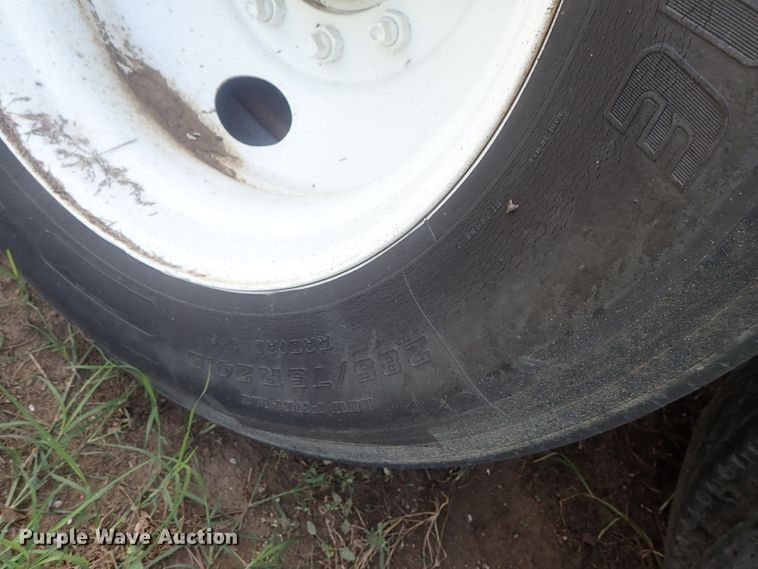 image for item DG2397 1974 Wilson GH-400 flatbed hay trailer