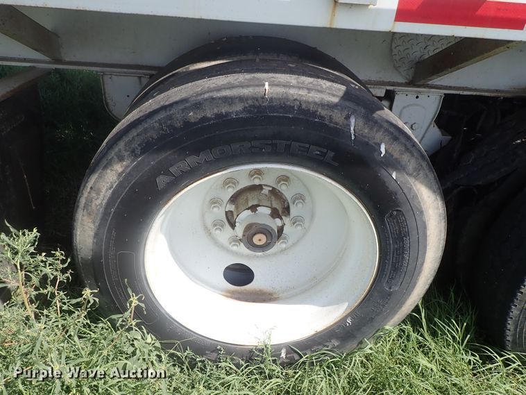 image for item DG2397 1974 Wilson GH-400 flatbed hay trailer