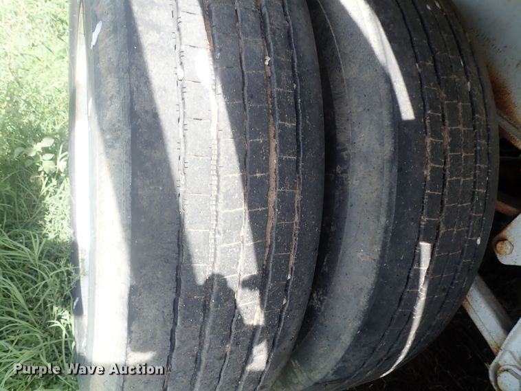 image for item DG2397 1974 Wilson GH-400 flatbed hay trailer