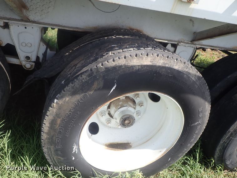 image for item DG2397 1974 Wilson GH-400 flatbed hay trailer