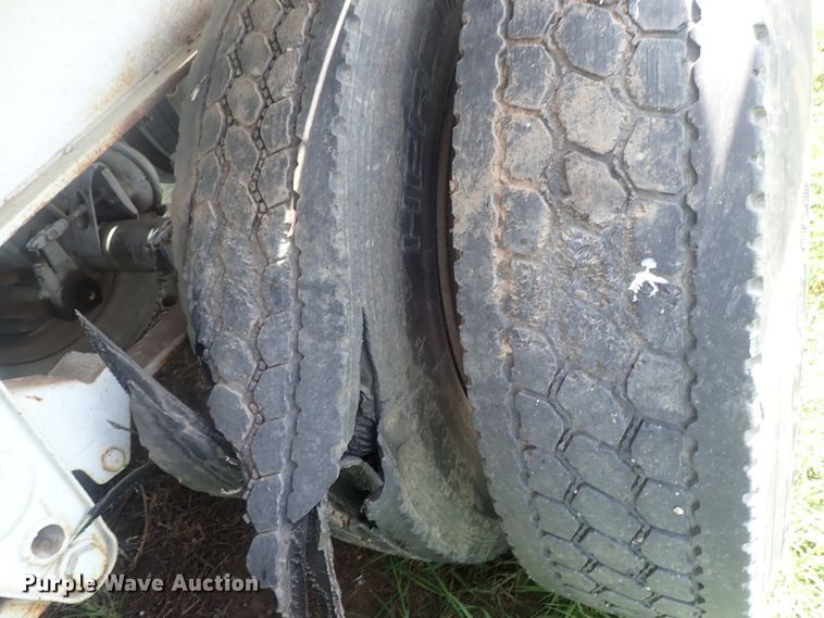 image for item DG2397 1974 Wilson GH-400 flatbed hay trailer