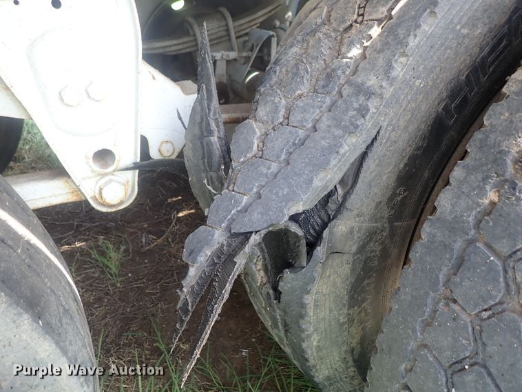 image for item DG2397 1974 Wilson GH-400 flatbed hay trailer