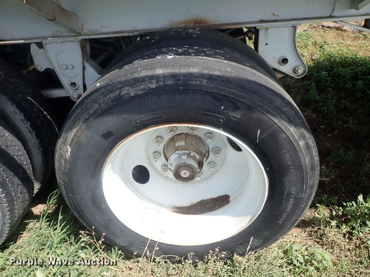 image for item DG2397 1974 Wilson GH-400 flatbed hay trailer