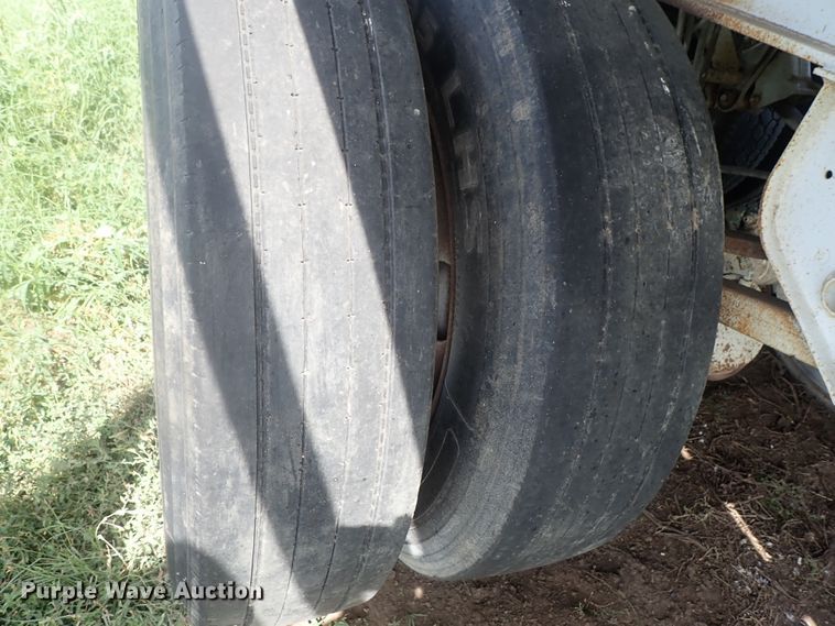 image for item DG2397 1974 Wilson GH-400 flatbed hay trailer