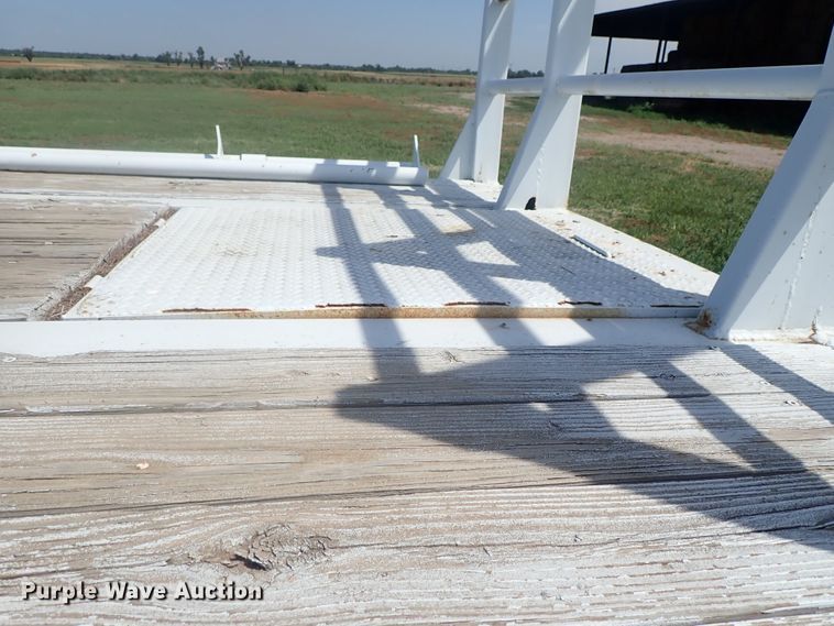 image for item DG2397 1974 Wilson GH-400 flatbed hay trailer