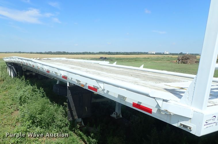 image for item DG2397 1974 Wilson GH-400 flatbed hay trailer