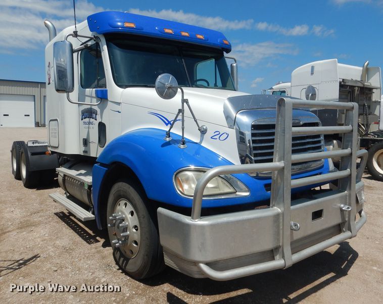 image for item DG4504 2007 Freightliner Columbia  semi truck