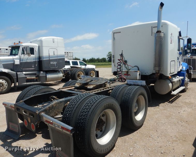 image for item DG4504 2007 Freightliner Columbia  semi truck