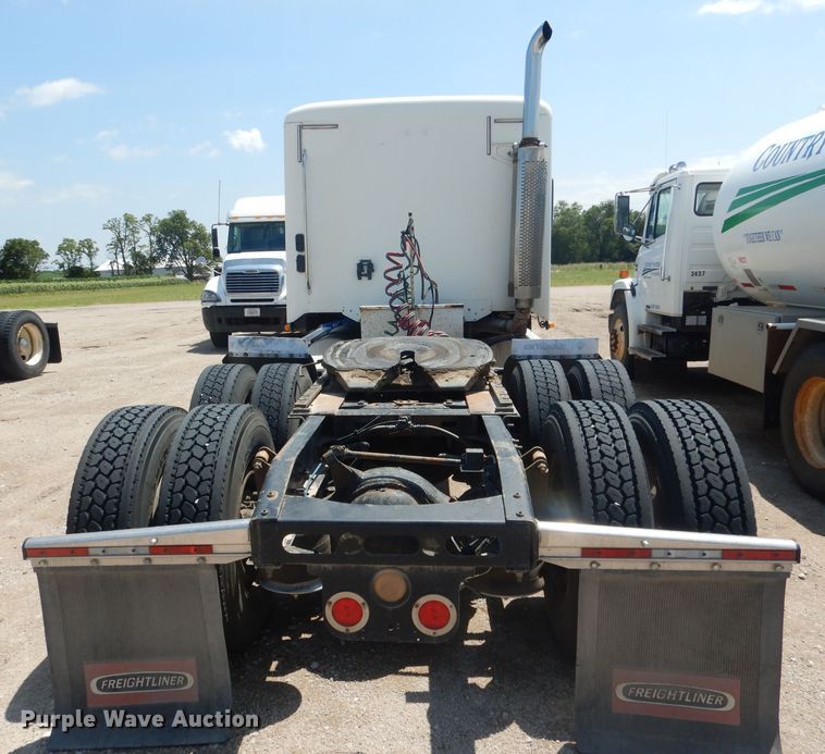 image for item DG4504 2007 Freightliner Columbia  semi truck