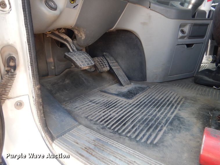 image for item DG4504 2007 Freightliner Columbia  semi truck