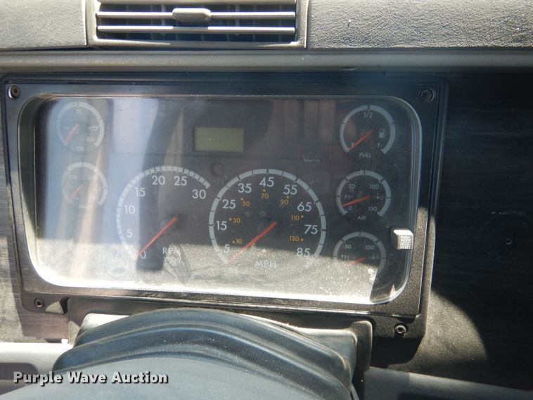 image for item DG4504 2007 Freightliner Columbia  semi truck