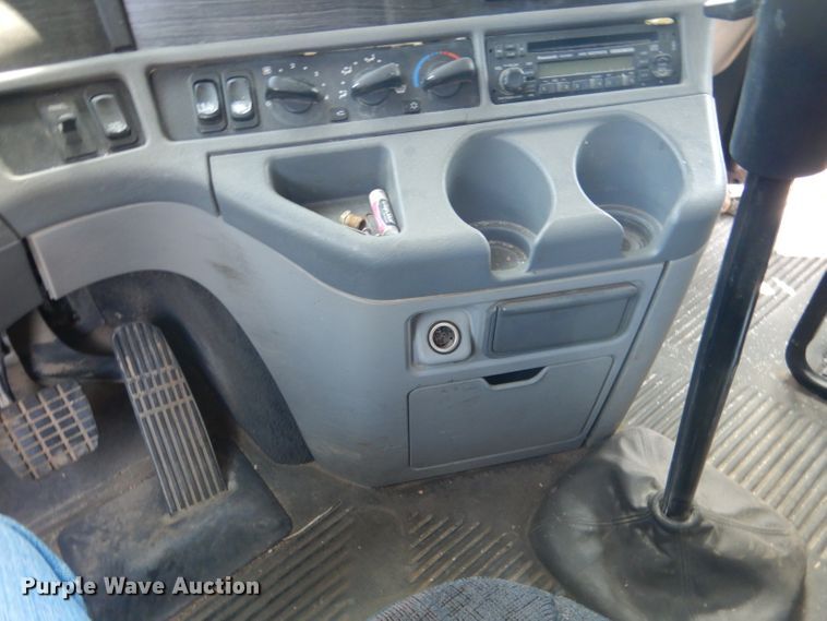 image for item DG4504 2007 Freightliner Columbia  semi truck