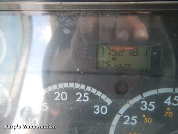 image for item DG4504 2007 Freightliner Columbia  semi truck