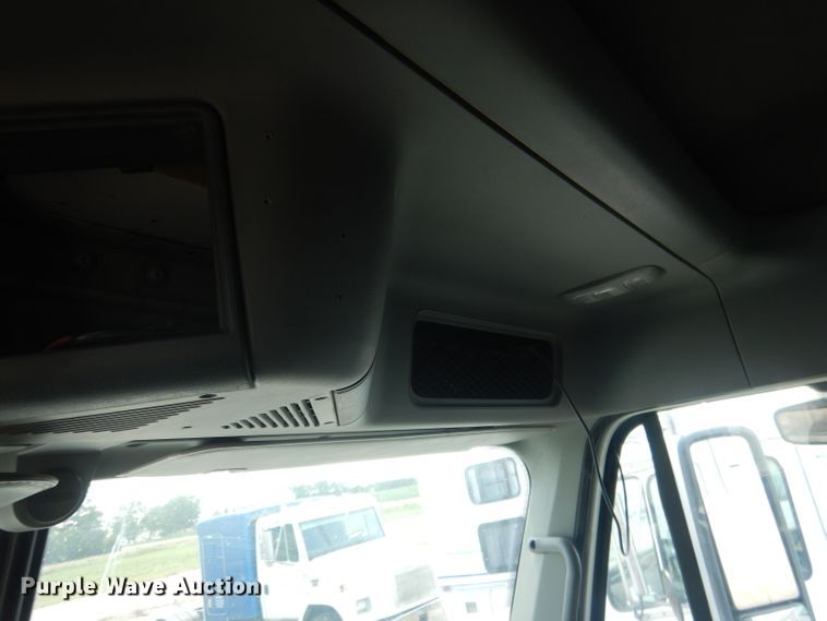 image for item DG4504 2007 Freightliner Columbia  semi truck